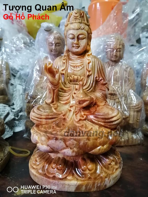 Tượng Quan Âm Gỗ Hổ Phách